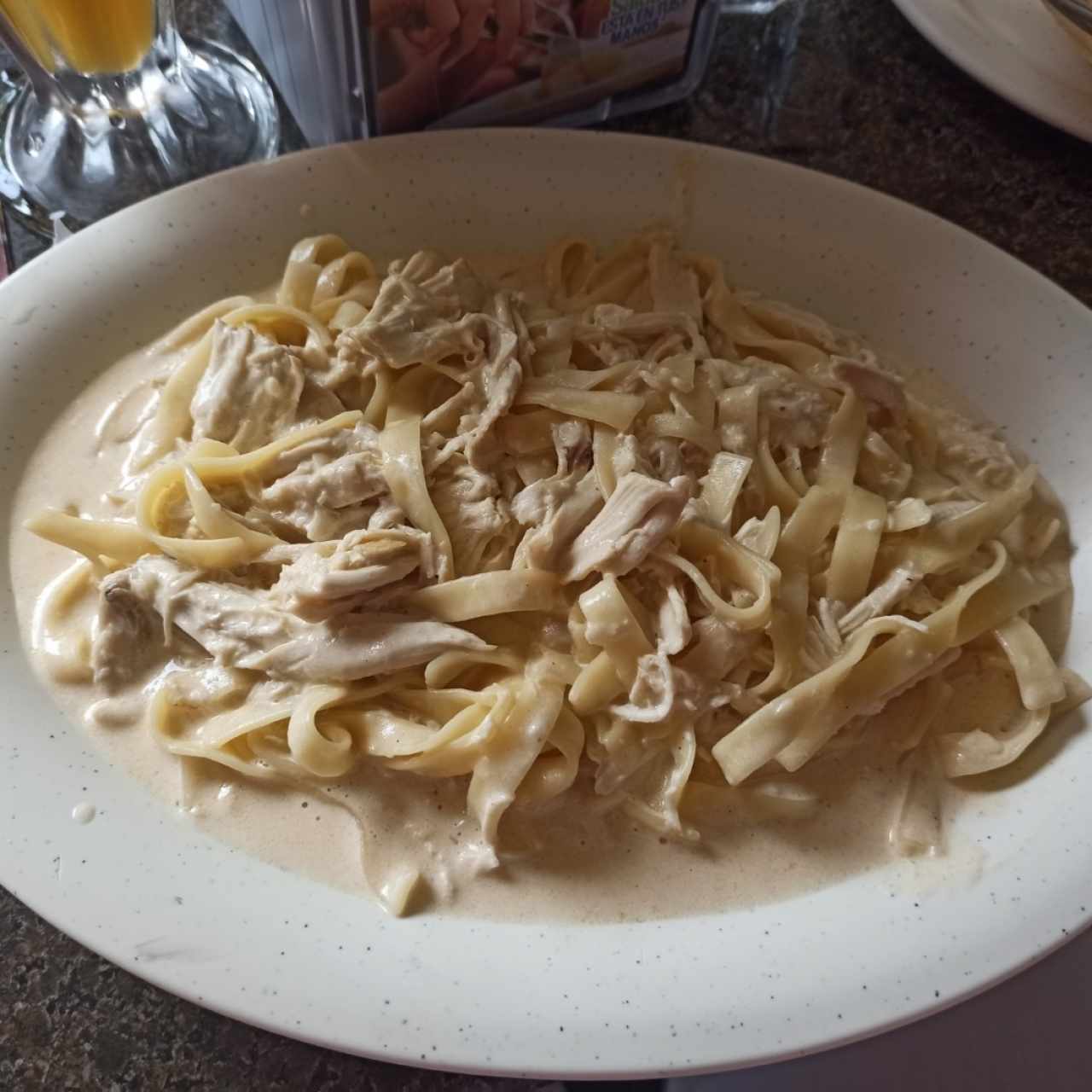 Pastas - Fetuccini con Pollo