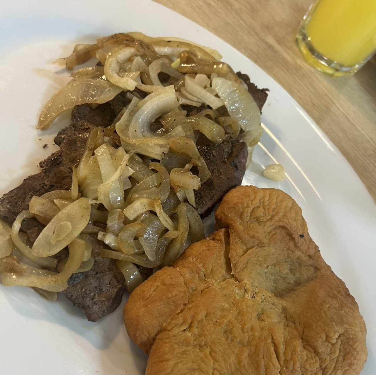 Bistec de Higado Encebollado
