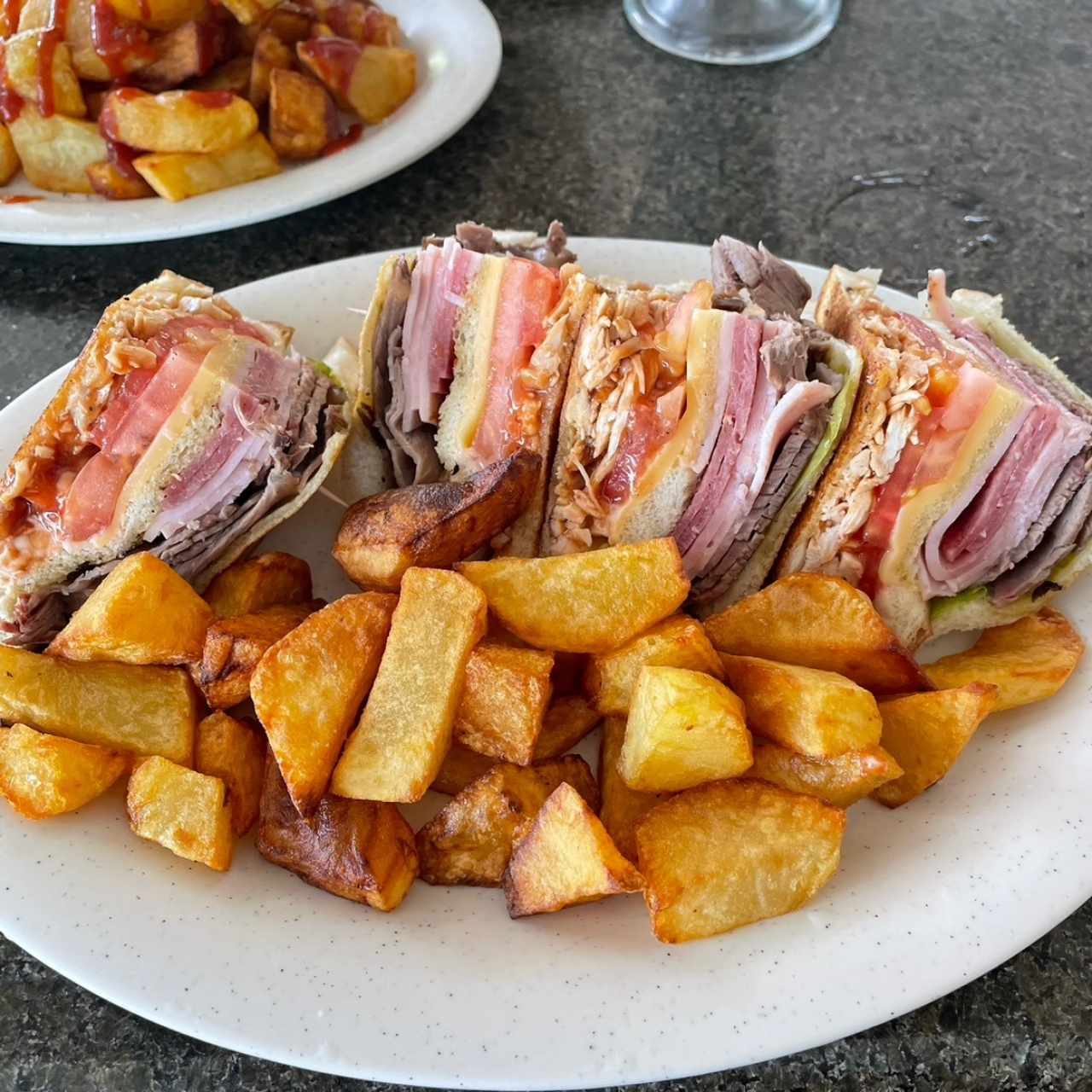 EMPAREDADOS - Club Sandwich