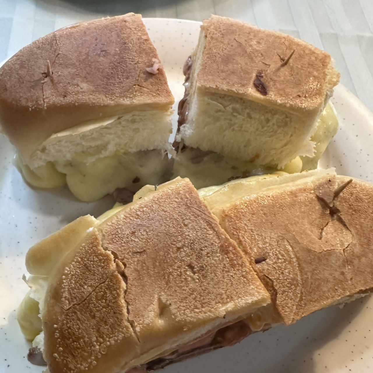 EMPAREDADOS - Emparedado Cubano