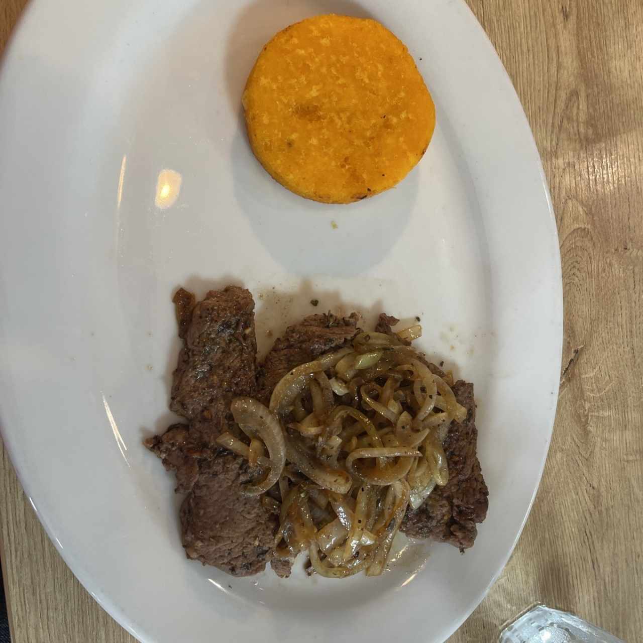 Desayunos - Bistec Encebollado