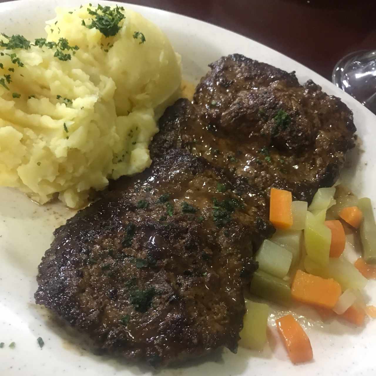 Churrasco con puré de papas 