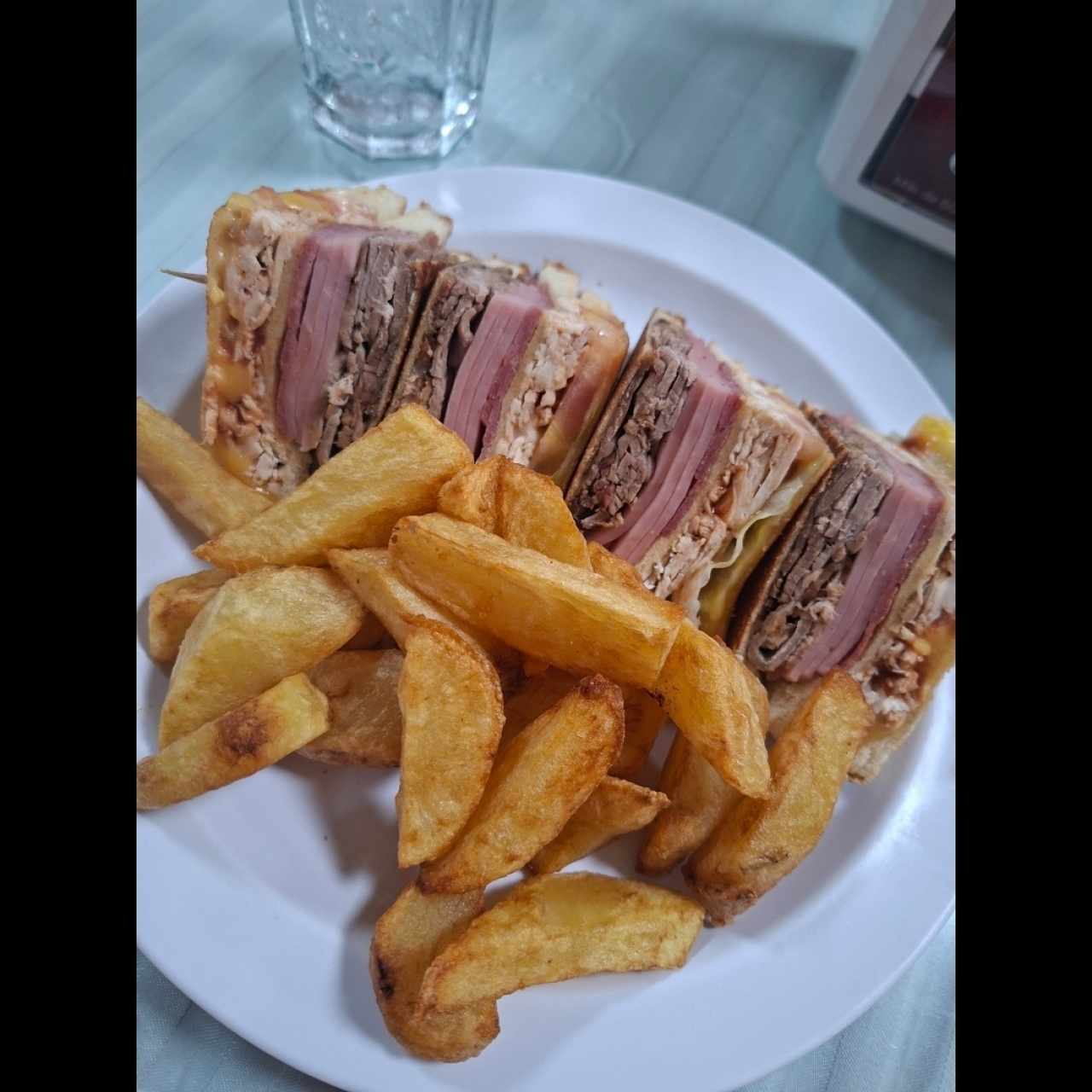 EMPAREDADOS - Club Sandwich