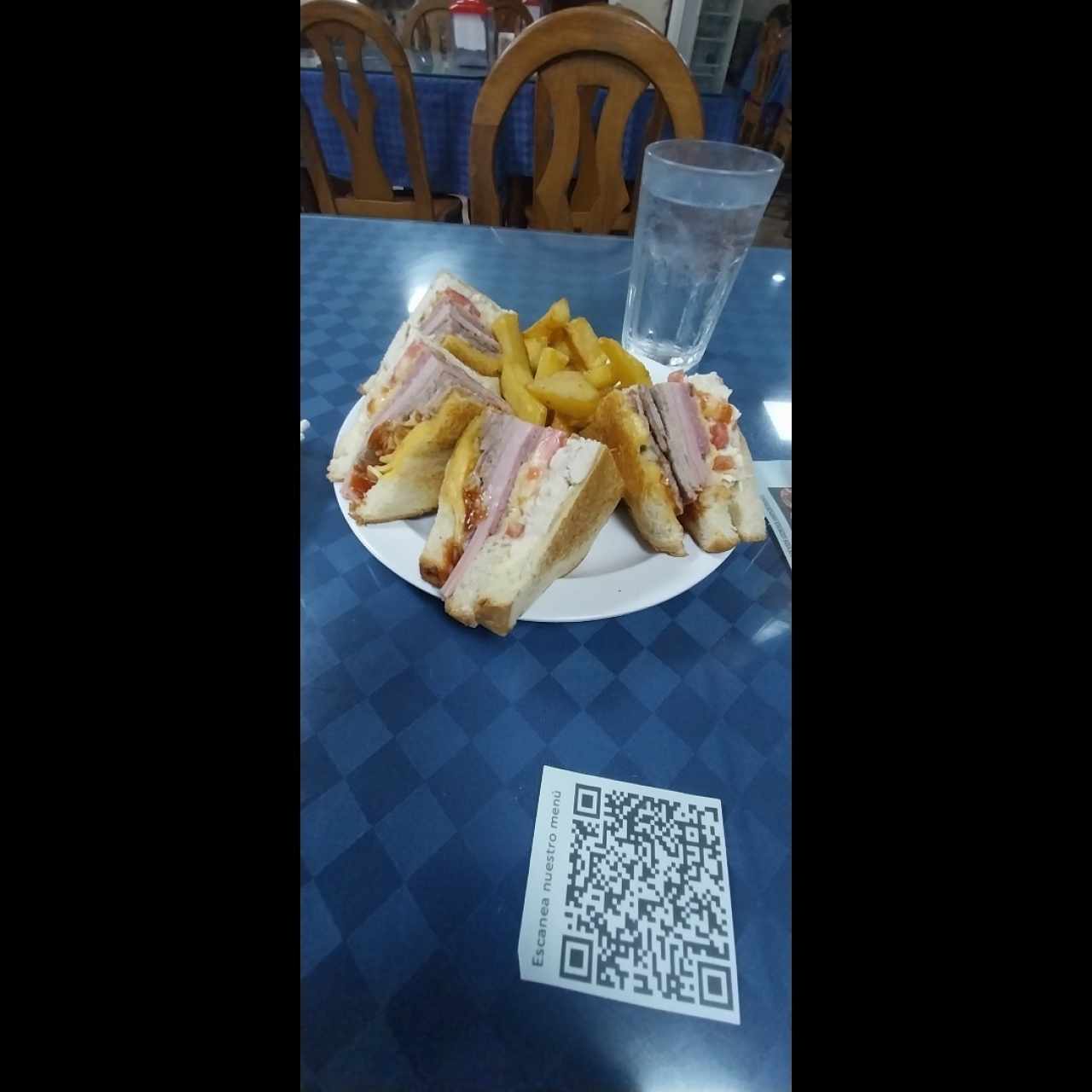 EMPAREDADOS - Club Sandwich