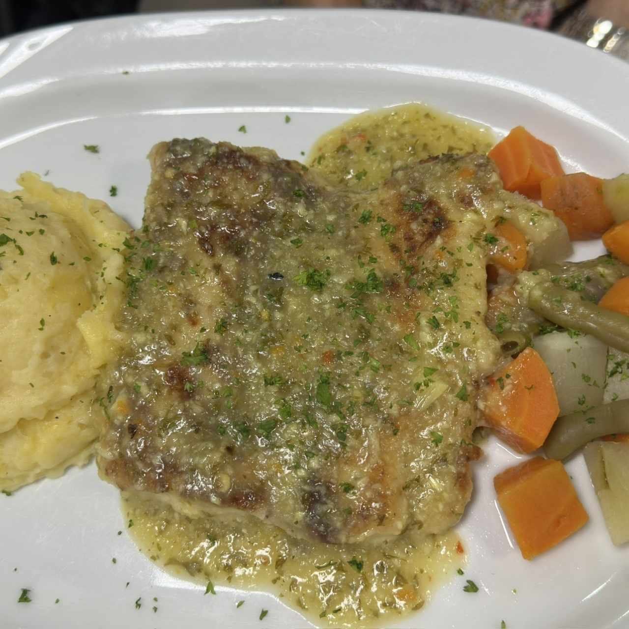 Mariscos - Corvina al Ajillo