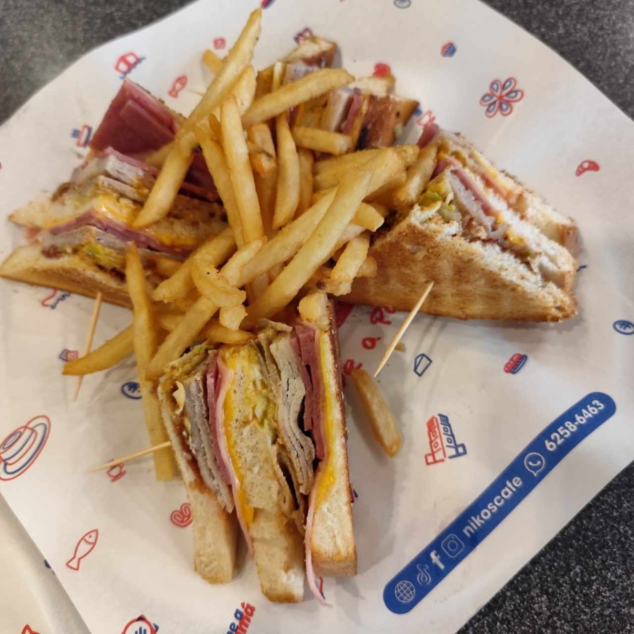 Combo - club sándwich + acompañamiento + bebida