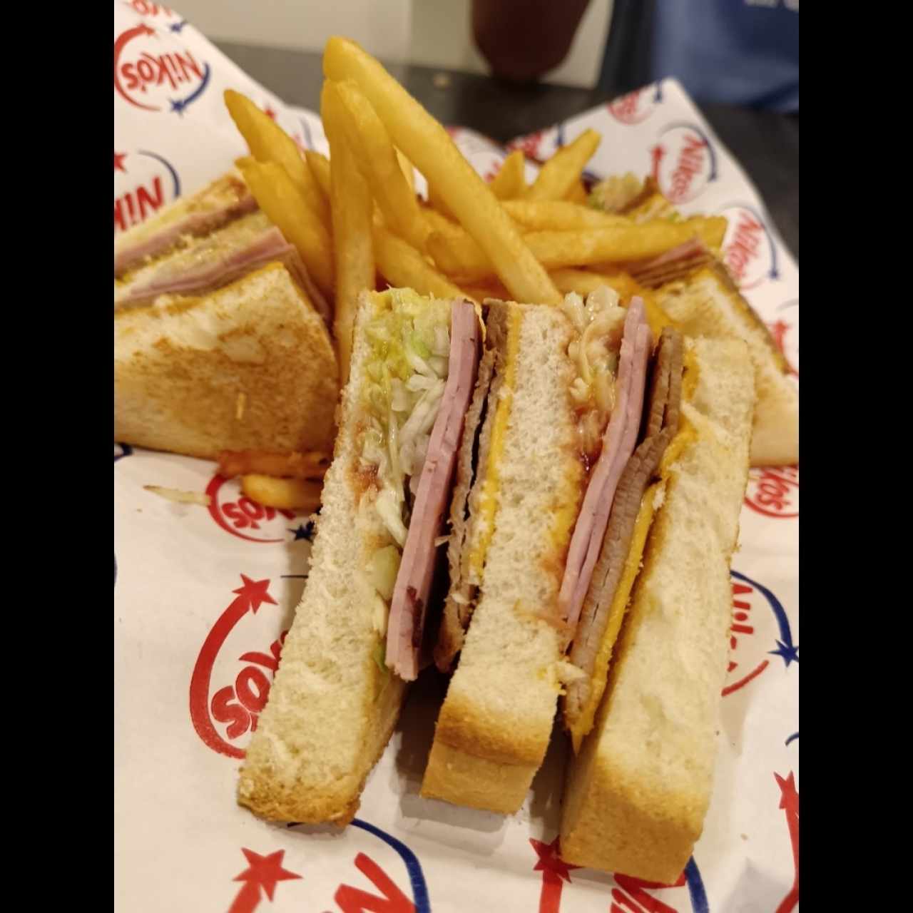 Combo - club sándwich + acompañamiento + bebida