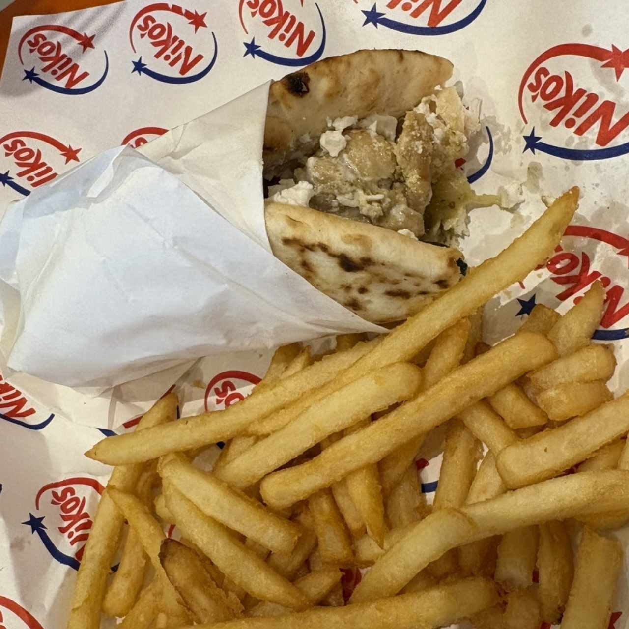 Combo - gyro pollo + acompañamiento + bebida