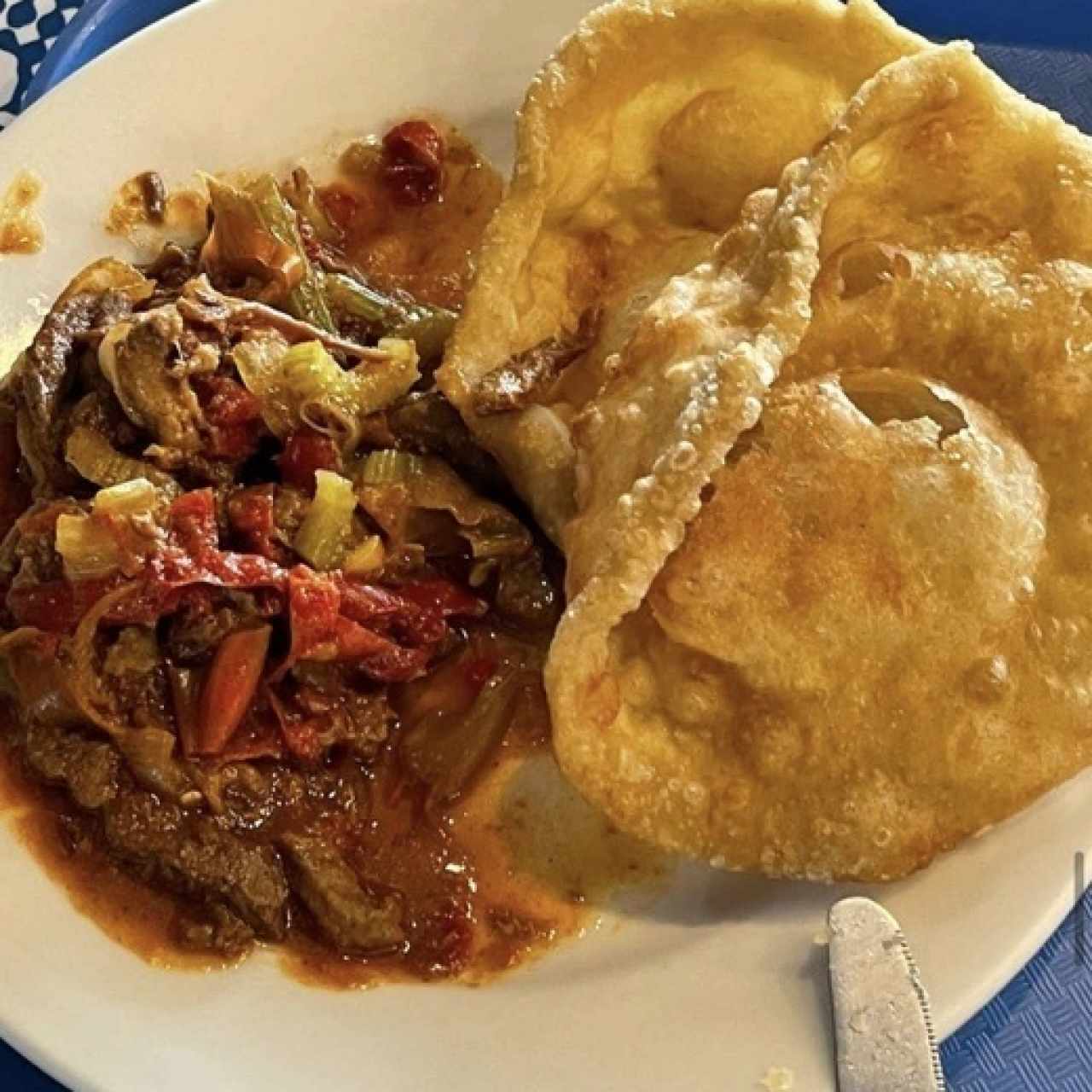 Bistec picado con hojaldre