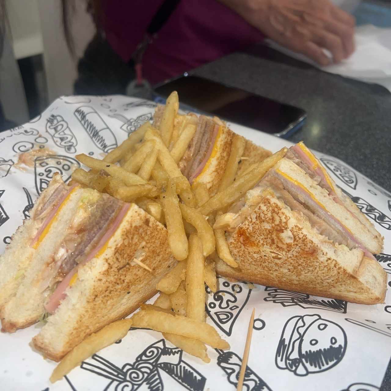 Combo - club sándwich + acompañamiento + bebida