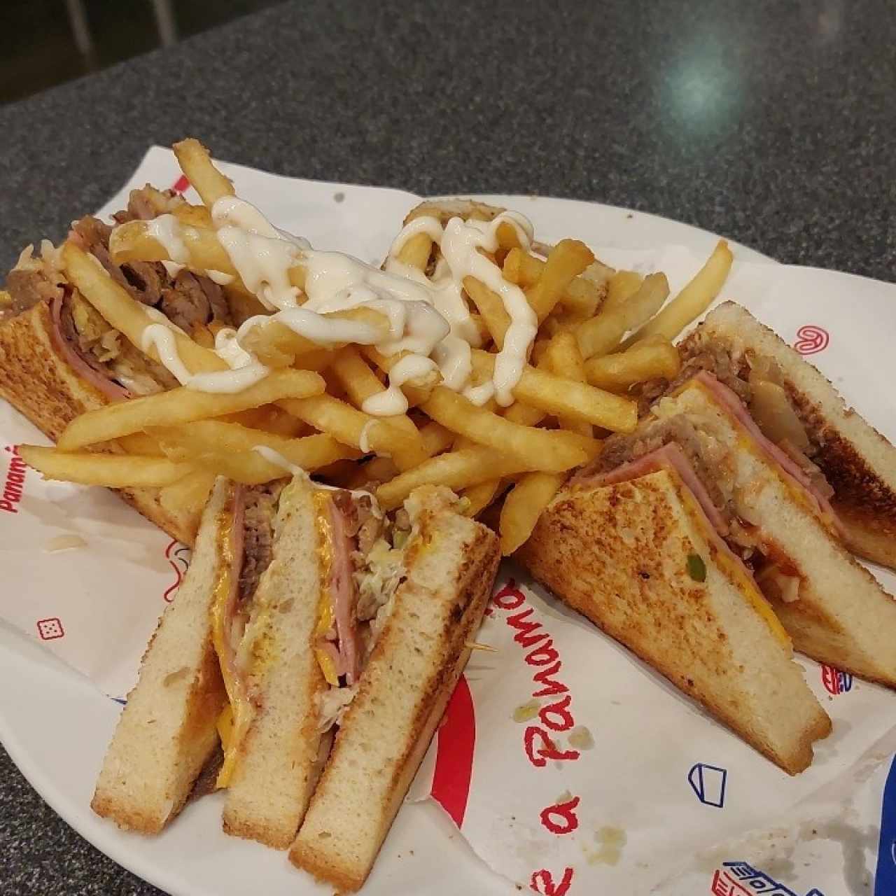 Combo - club sándwich + acompañamiento + bebida