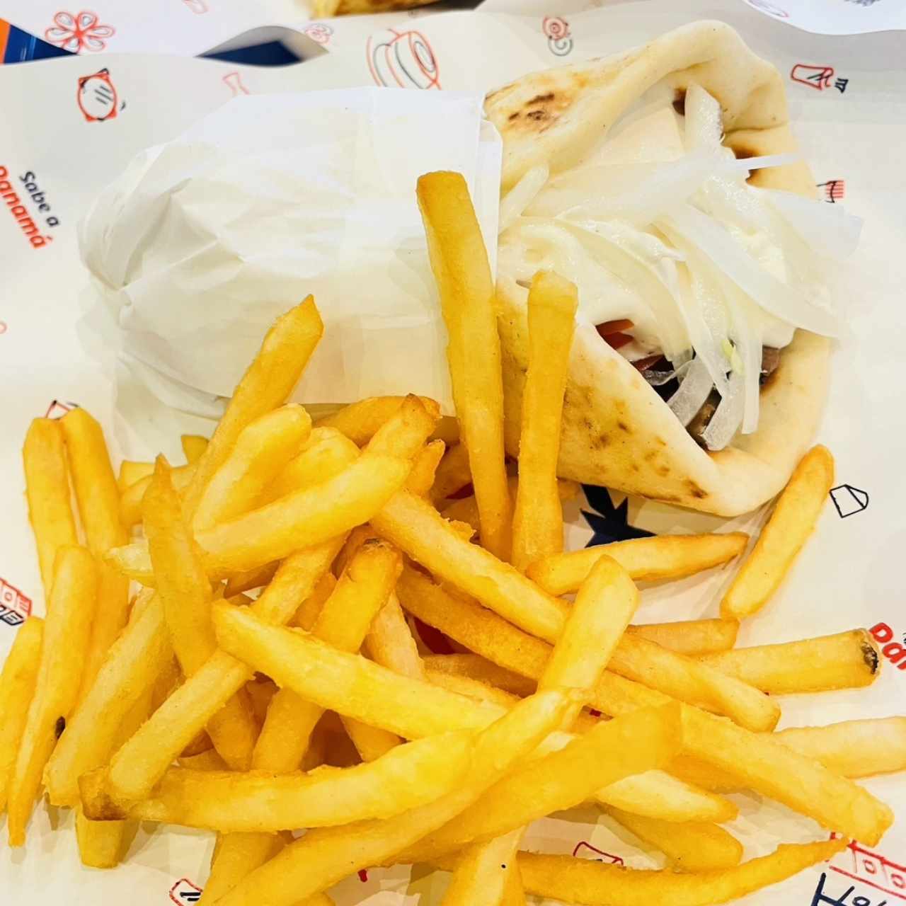 Combo - gyro original + acompañamiento + bebida