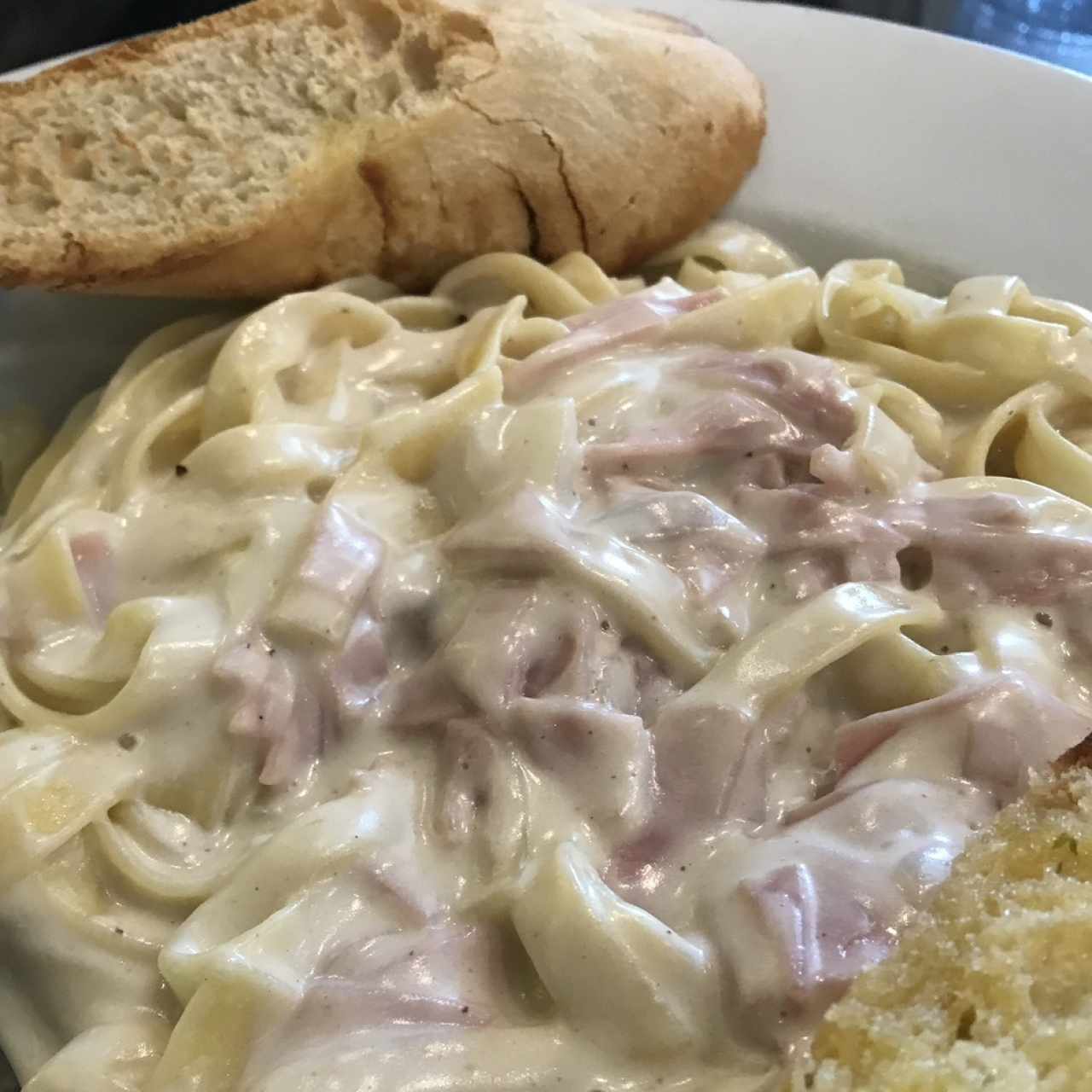 Pastas Largas - Alfredo con Jamón