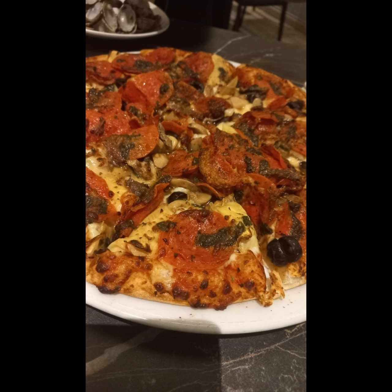 pizza primavera con extra anchoa y pepperoni