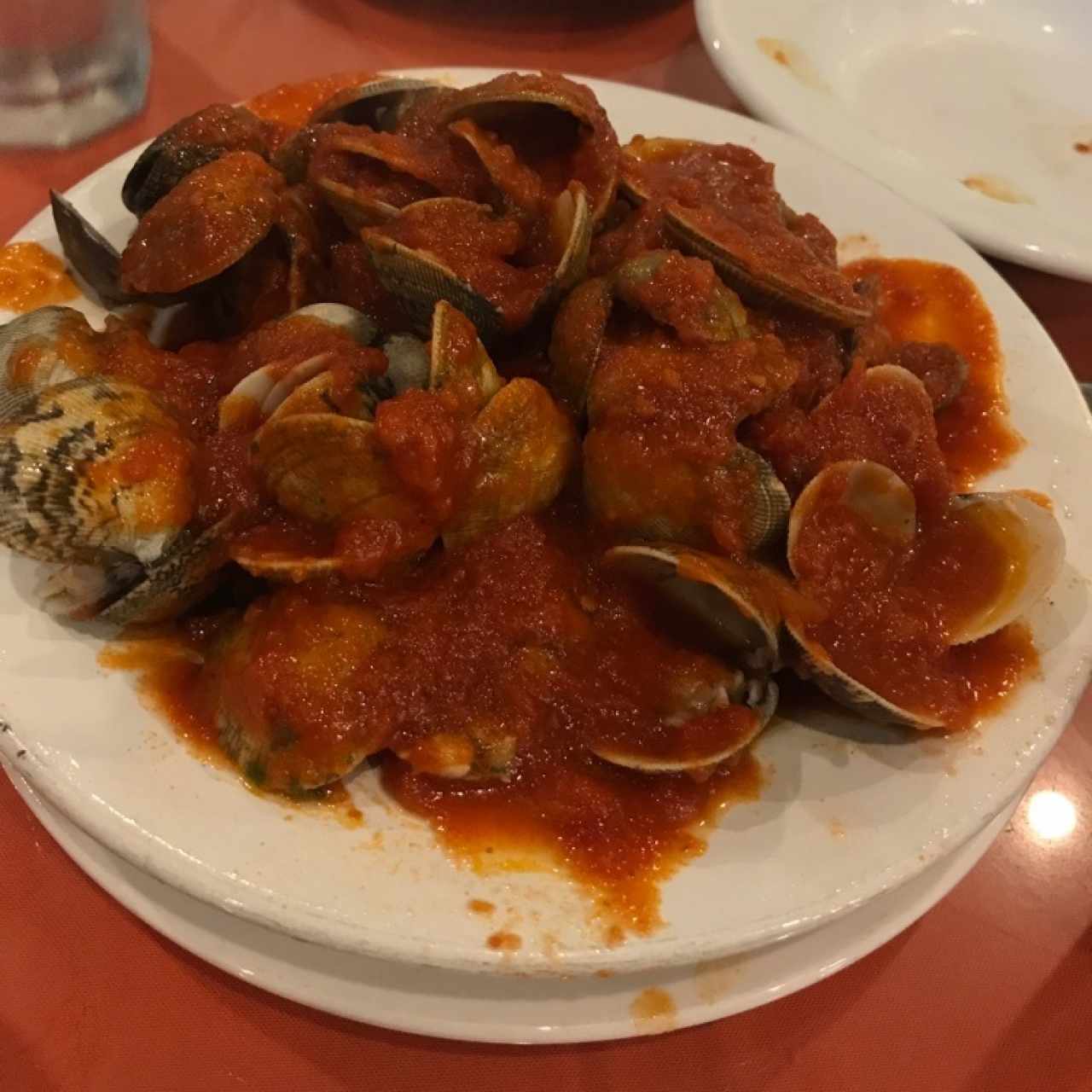 Almejas a la salsa roja 