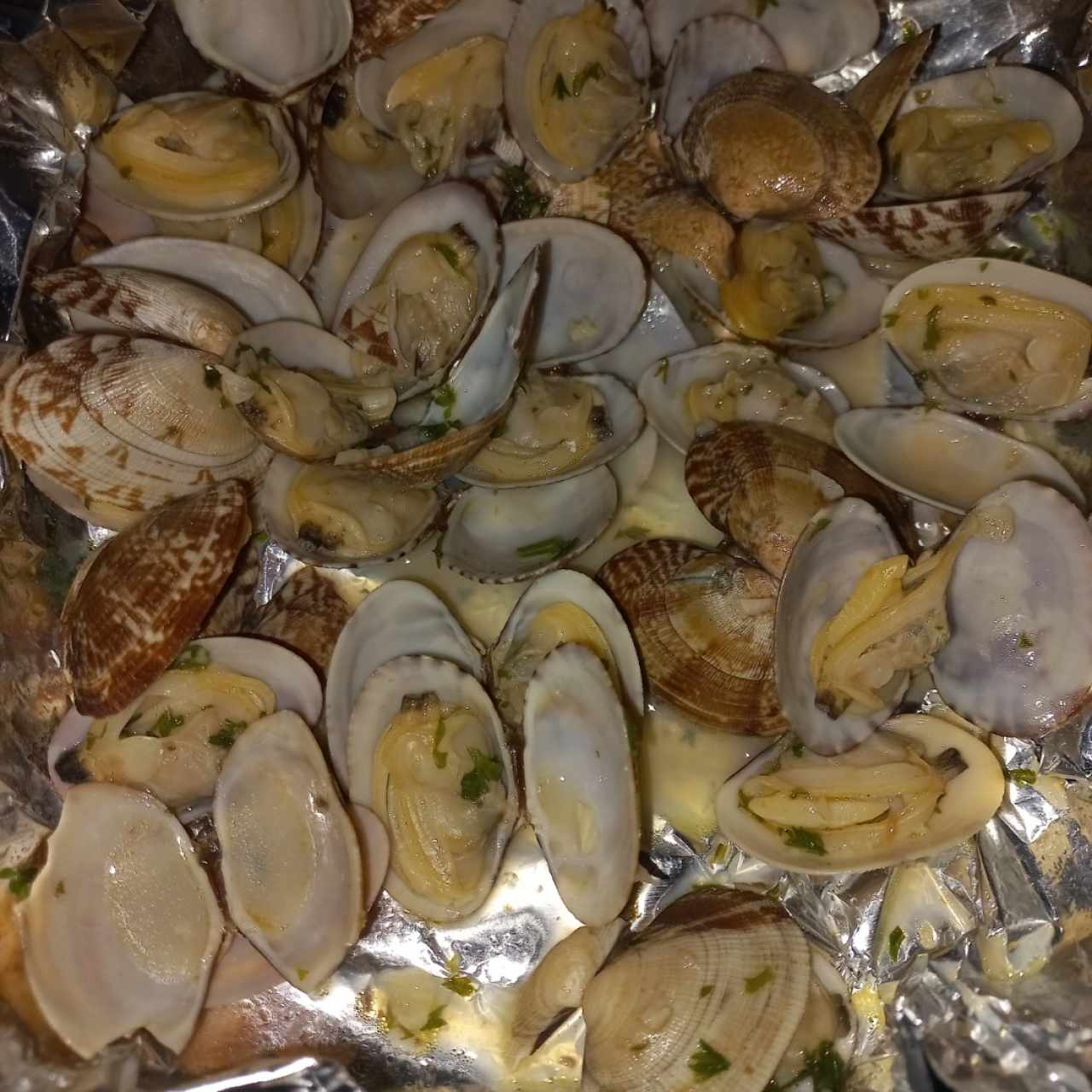 Almejas al Ajillo