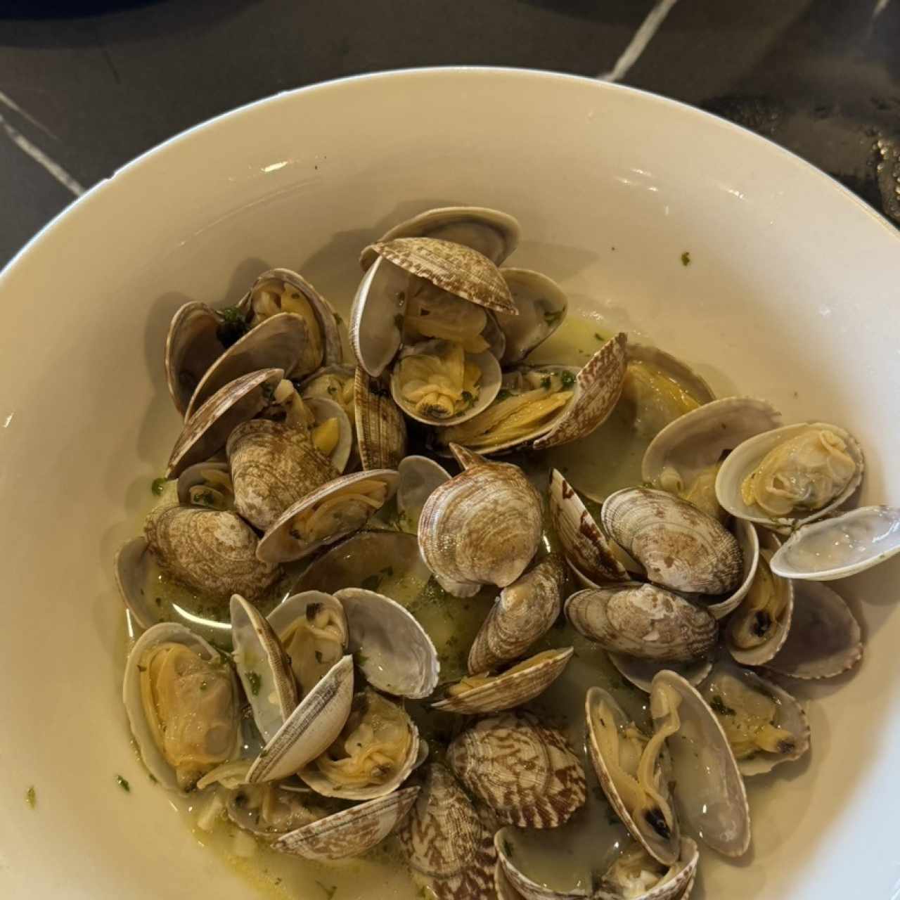 Almejas al Ajillo