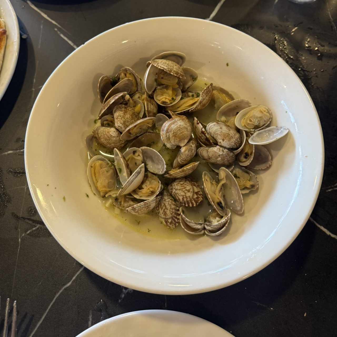 Almejas al Ajillo