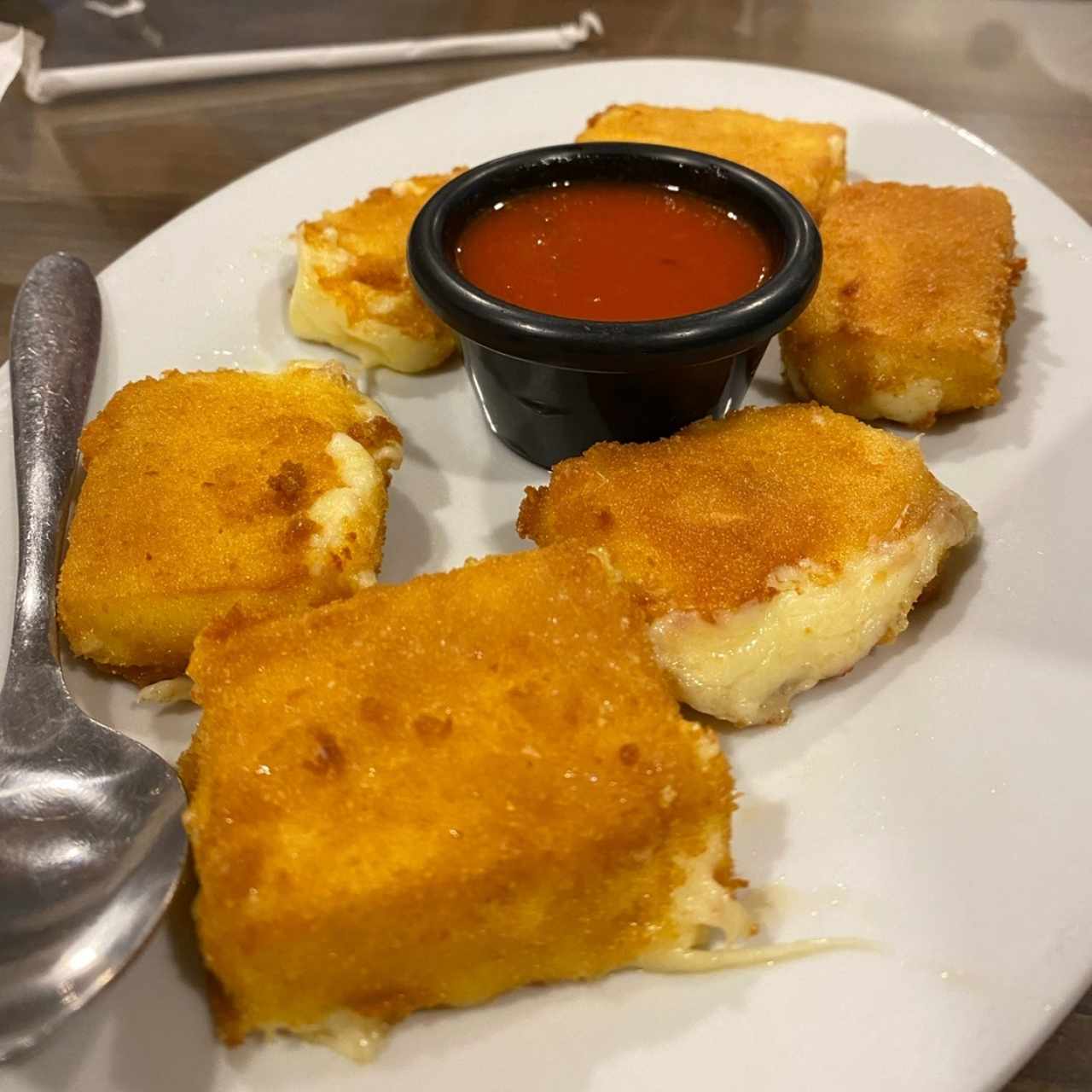Antipastos - Mozzarella Apanada