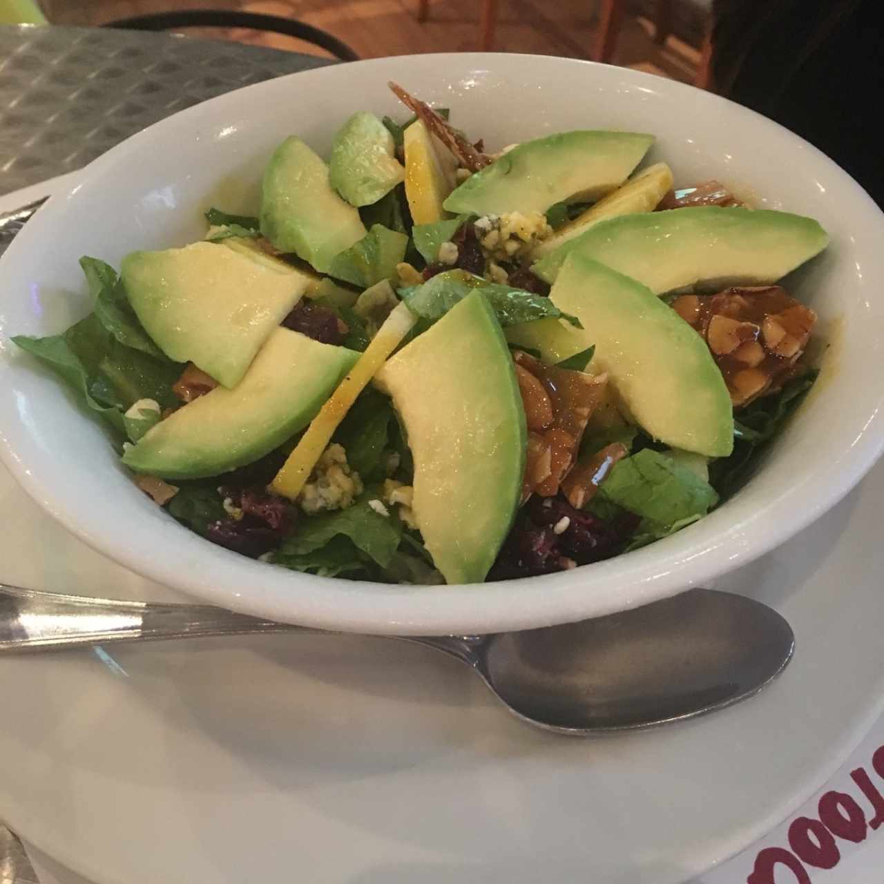Ensalada Azul con aguacate