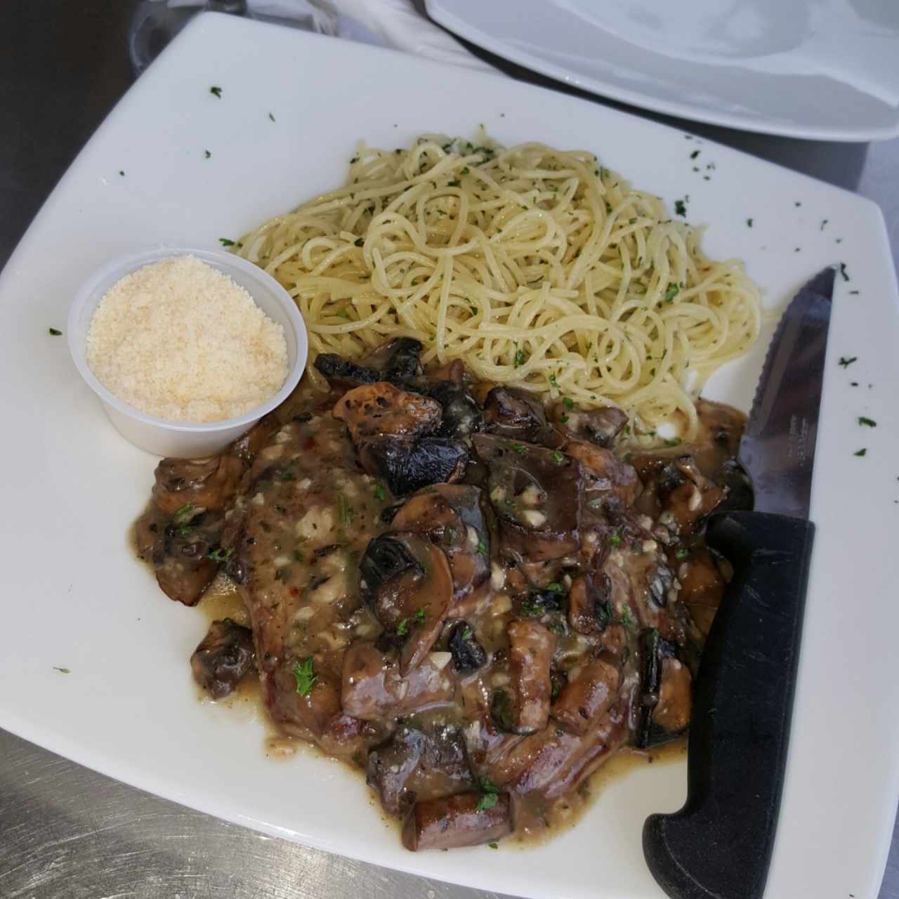 filete en salsa de hongos