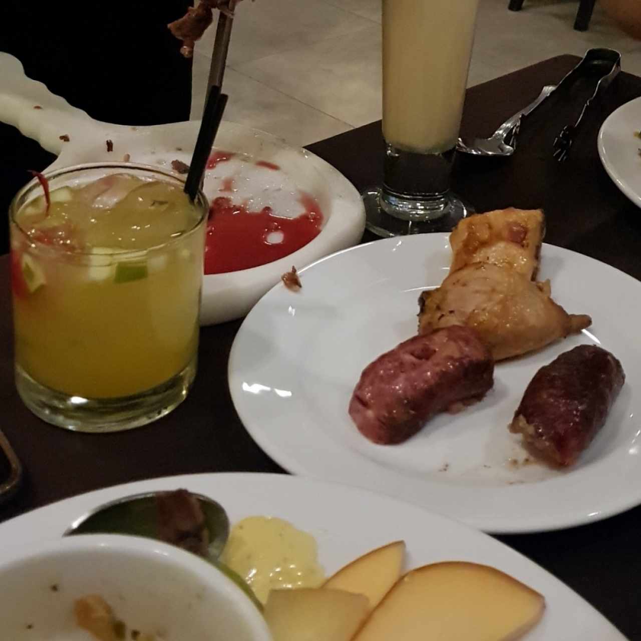 Chorizo y Sangría en vino blanco