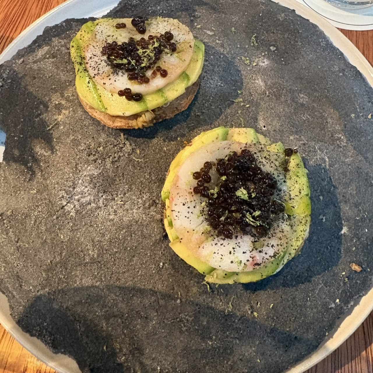 Tostada de langostinos