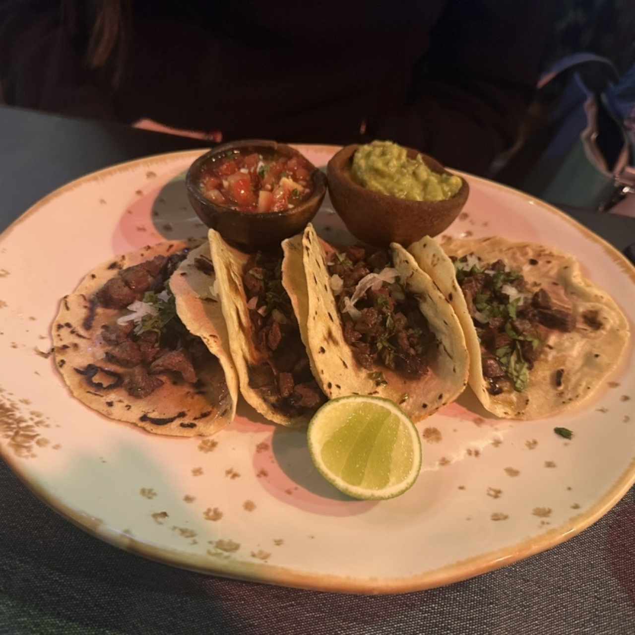 Tacos de Res, Pollo, Cochinita Pibil, al Pastor o Mixtos
