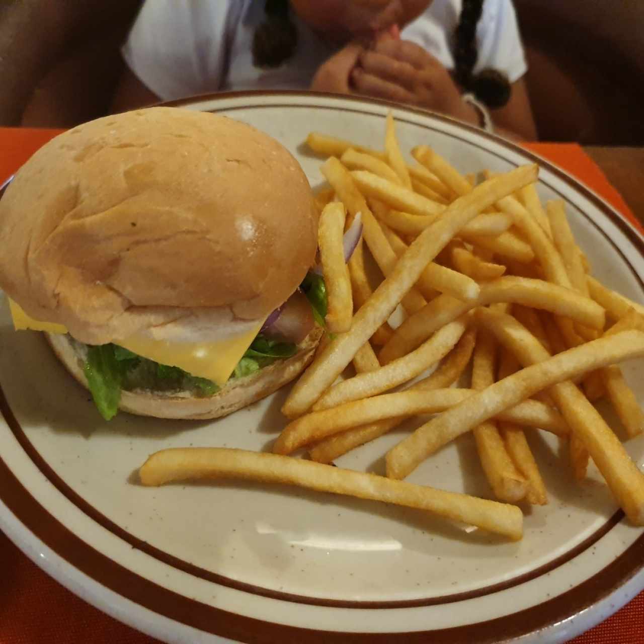 Menú Infantil - Hamburguesa con queso