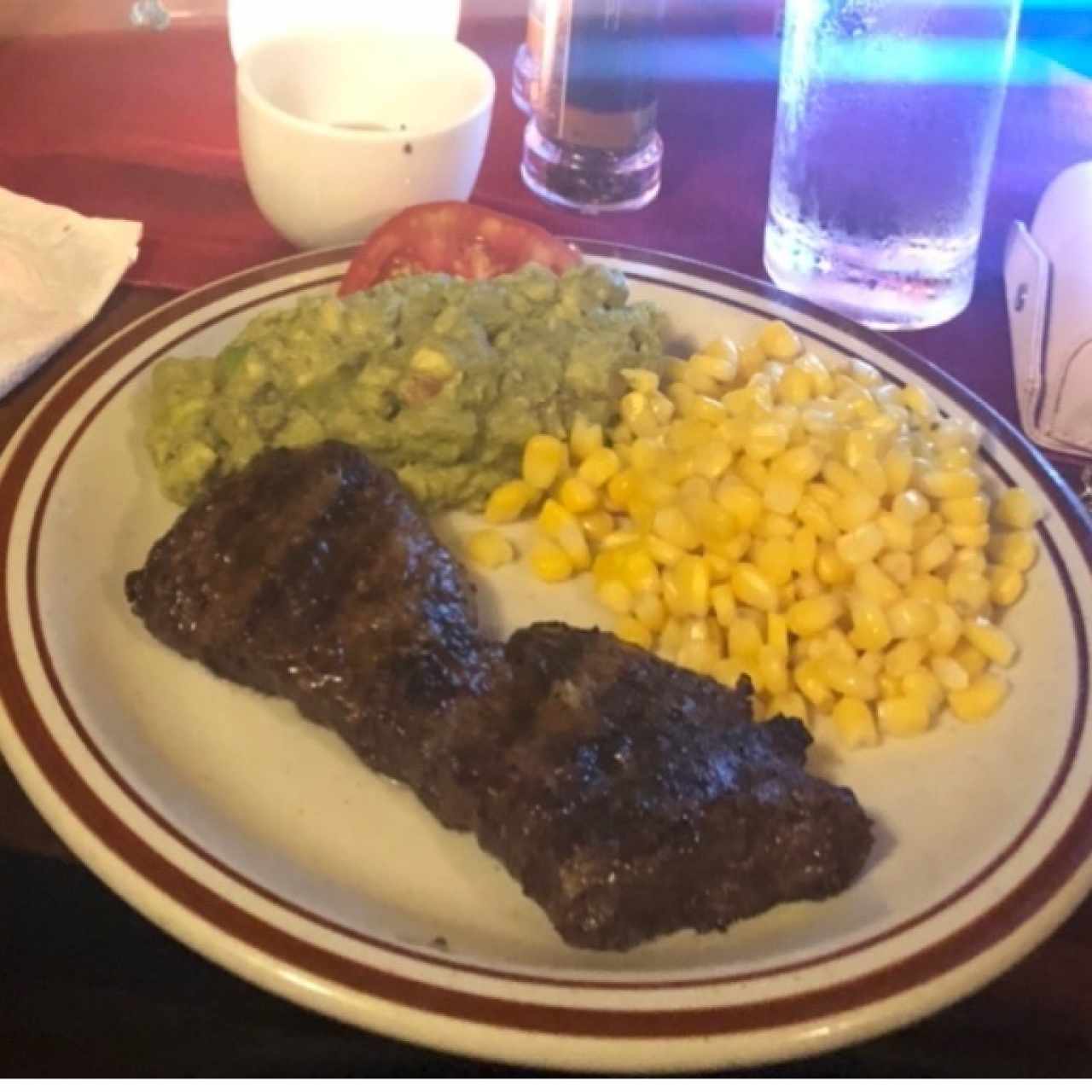 Especialidades - Entraña Importada 8oz com maiz y guacamole