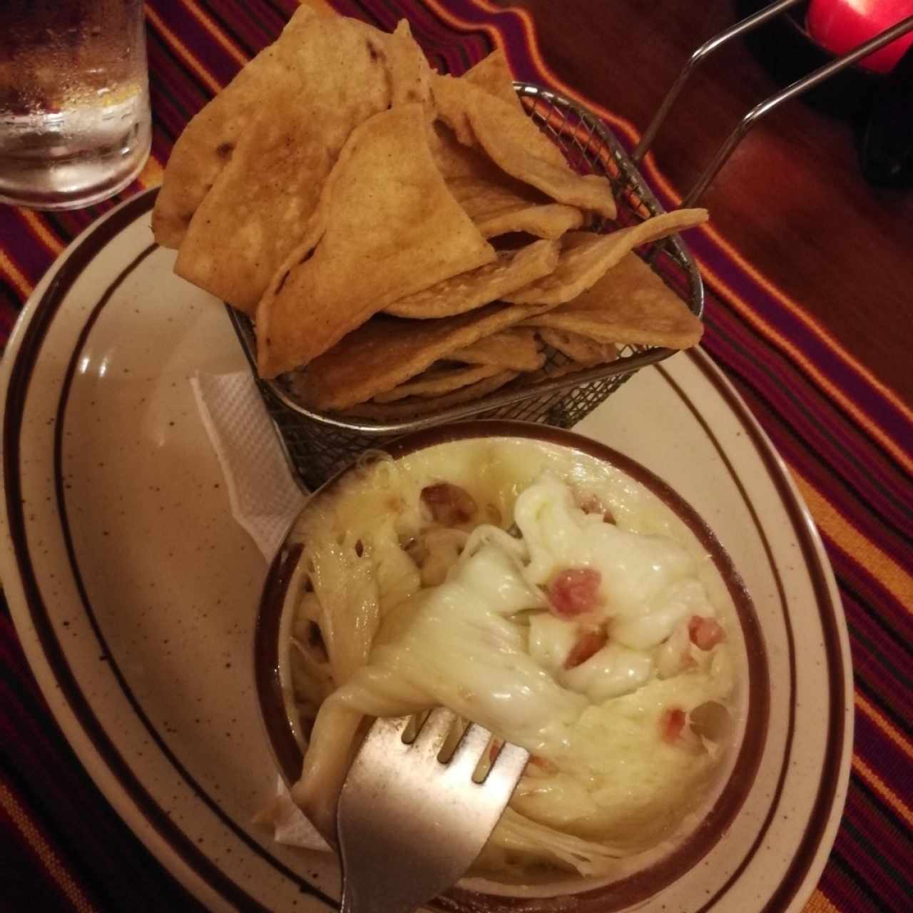 Queso Fundido con Chorizo