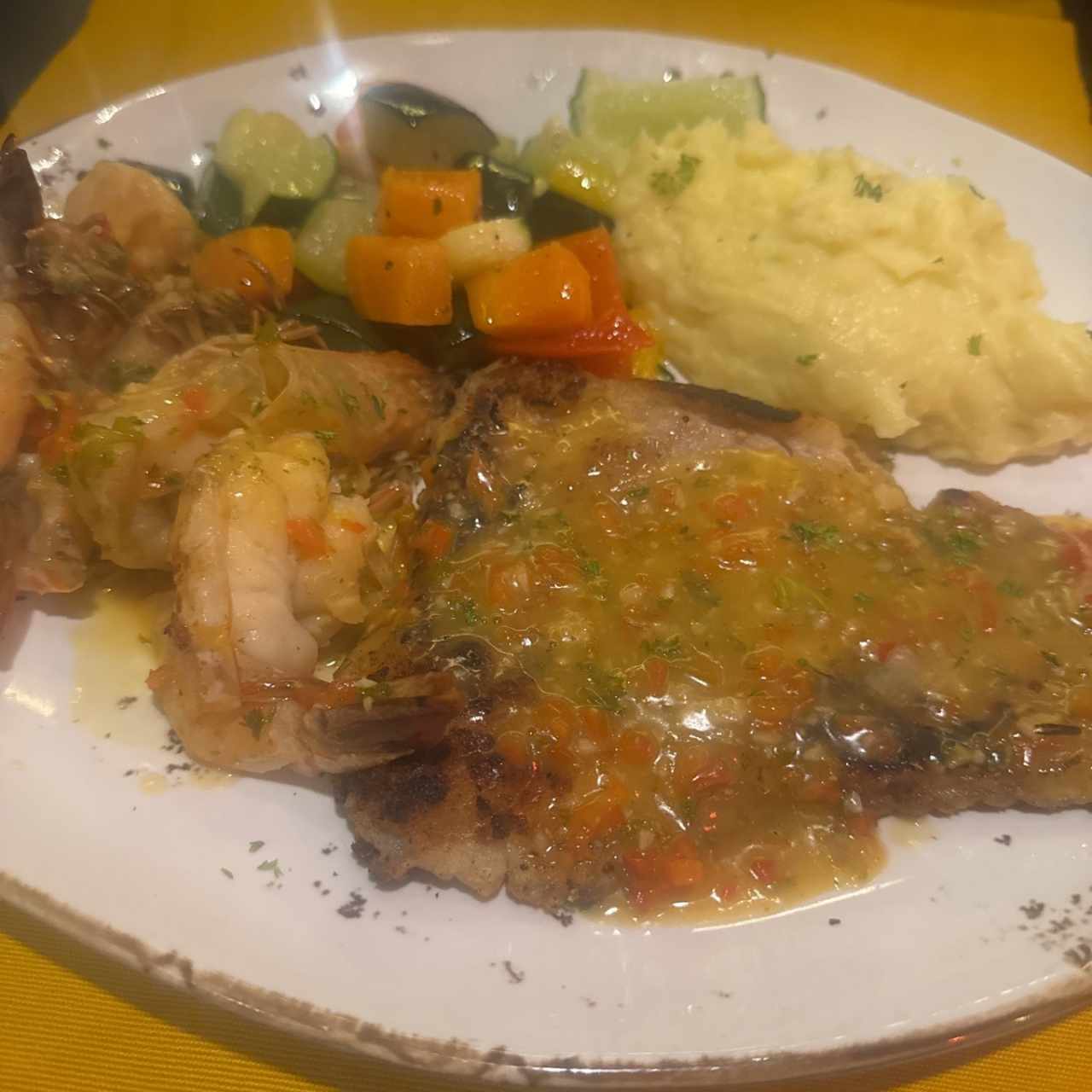 Platos Mixtos - Corvina y Camarones