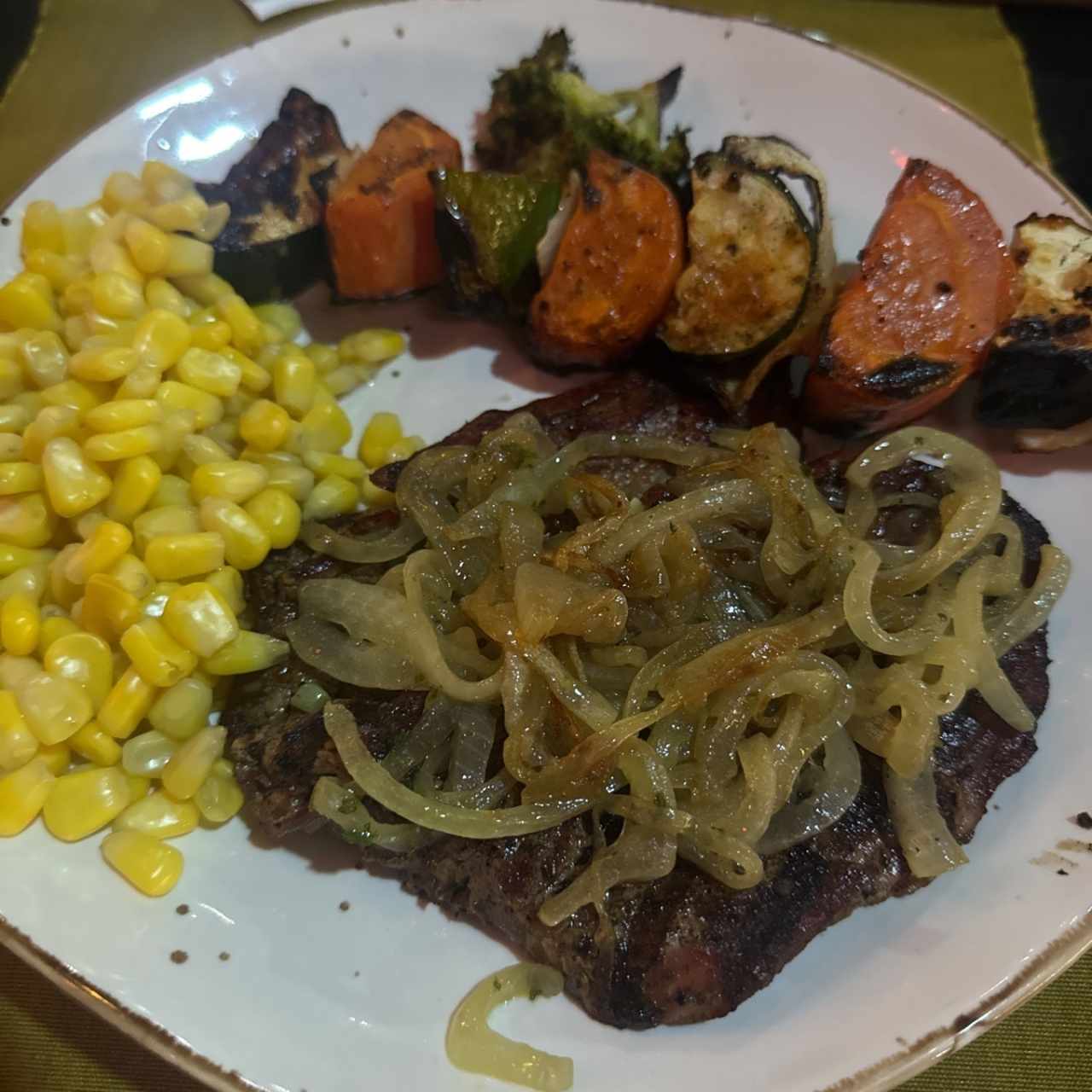 Filete de Res Encebollado
