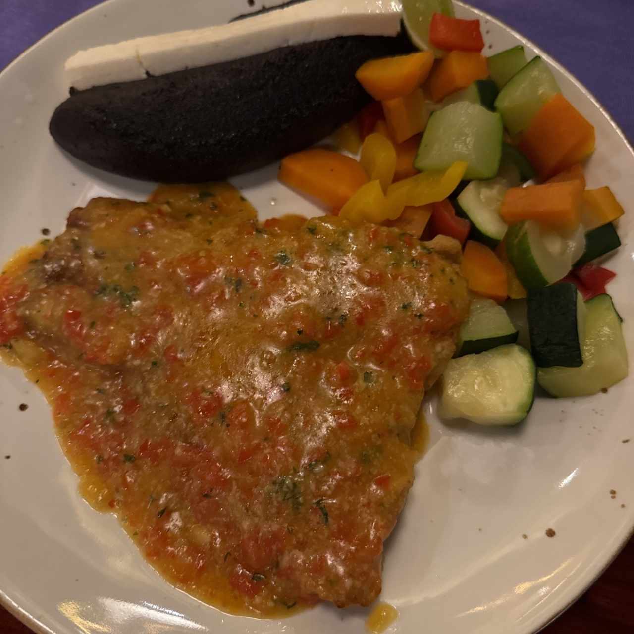 Del Mar - Corvina al Gusto Con Vegetales y Frijoles 