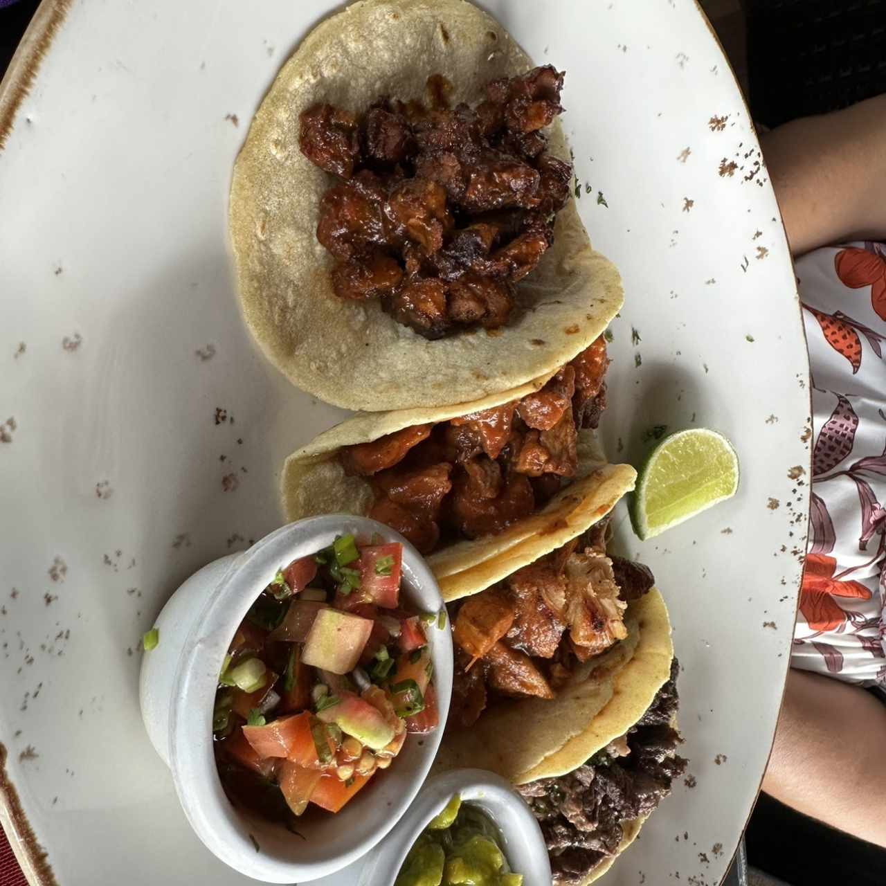 Tacos de Res, Pollo, Cochinita Pibil, al Pastor o Mixtos