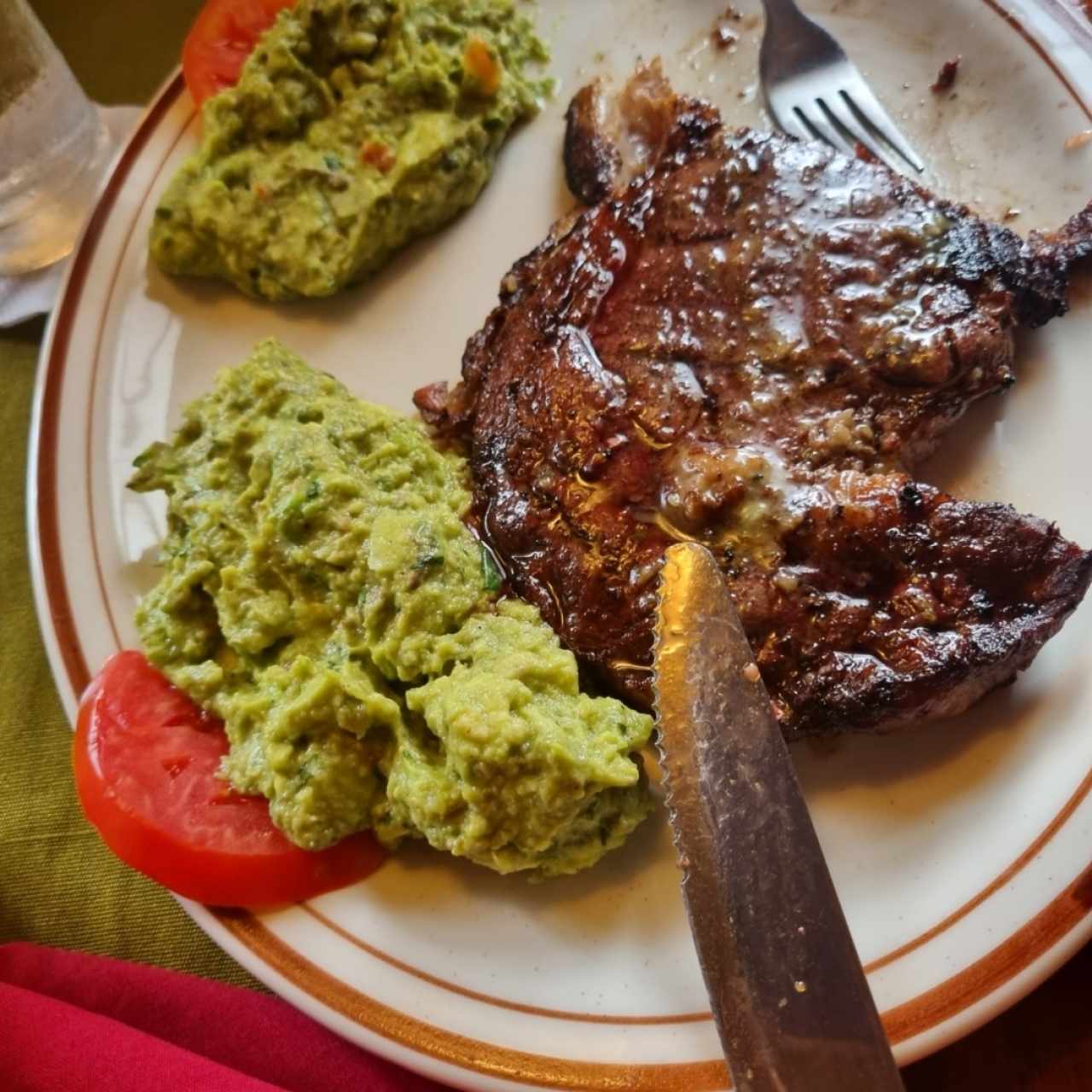 Ribeye. Acompañamiento: Guacamole