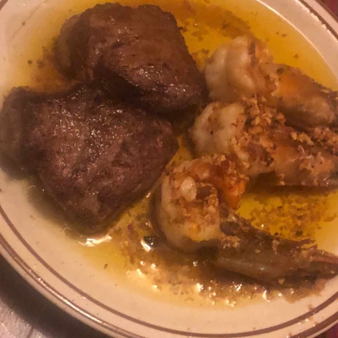 Filetes de res y Camarones
