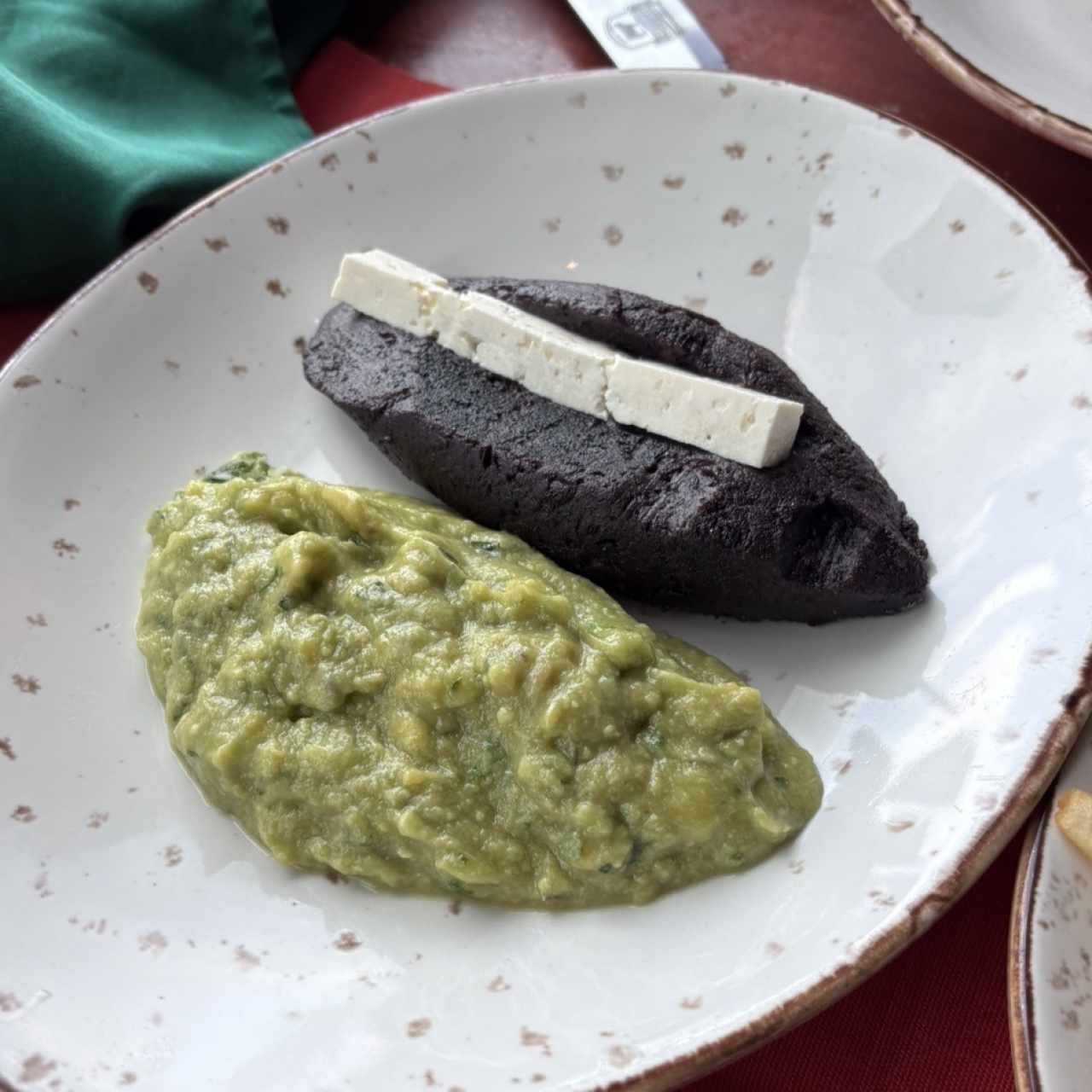 Frijol y guacamol