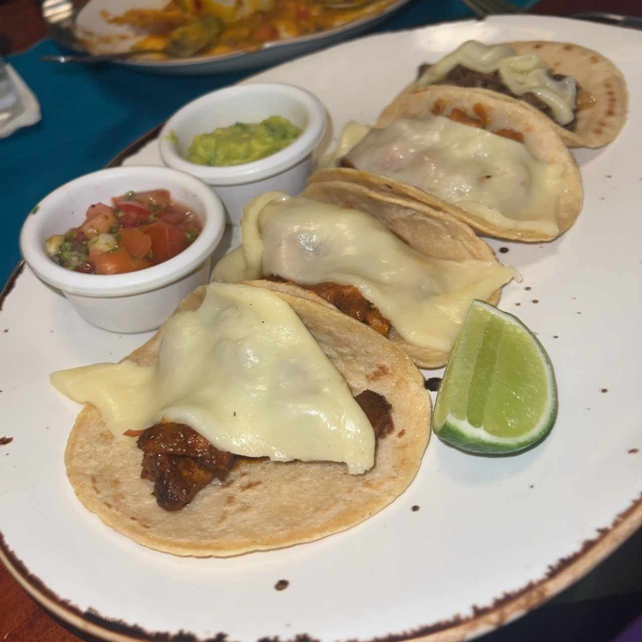 Tacos de Res, Pollo, Cochinita Pibil, al Pastor o Mixtos