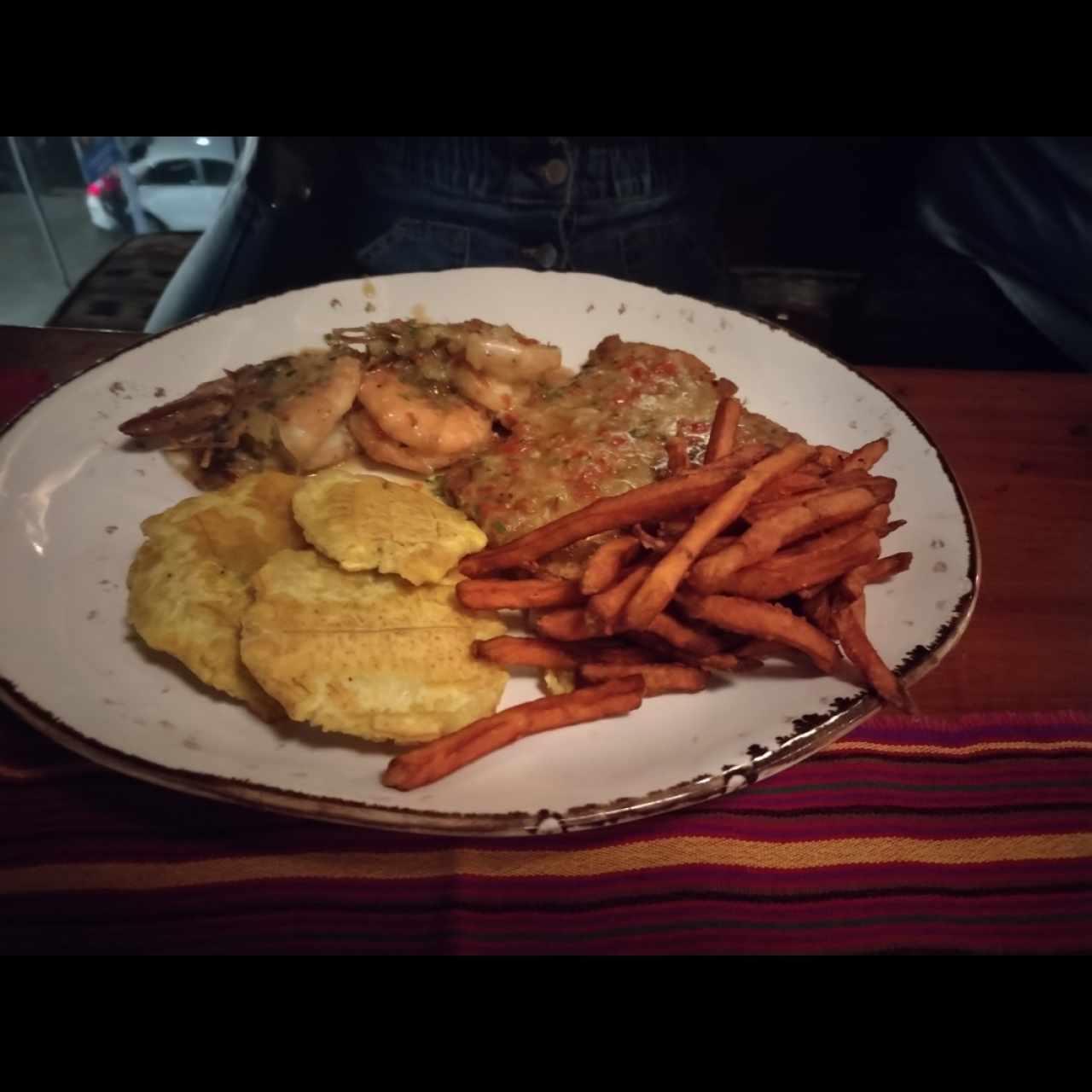 Platos Mixtos - Corvina y Camarones