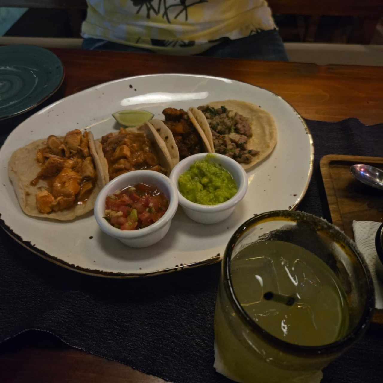 Tacos de Res, Pollo, Cochinita Pibil, al Pastor o Mixtos