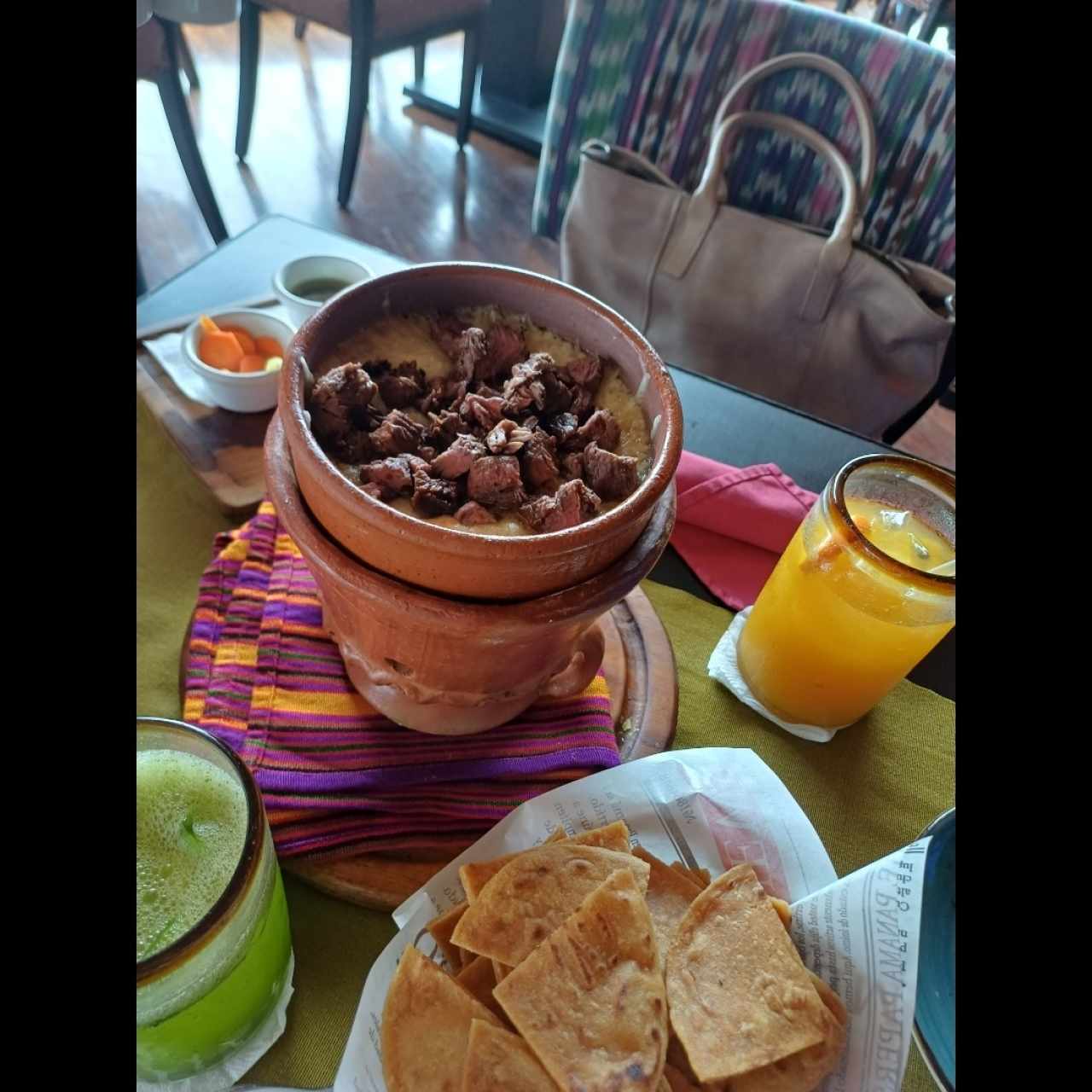 carne con queso fundido 