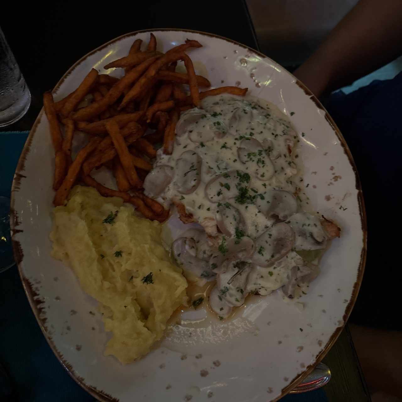 Pollo a la crema con Hongos