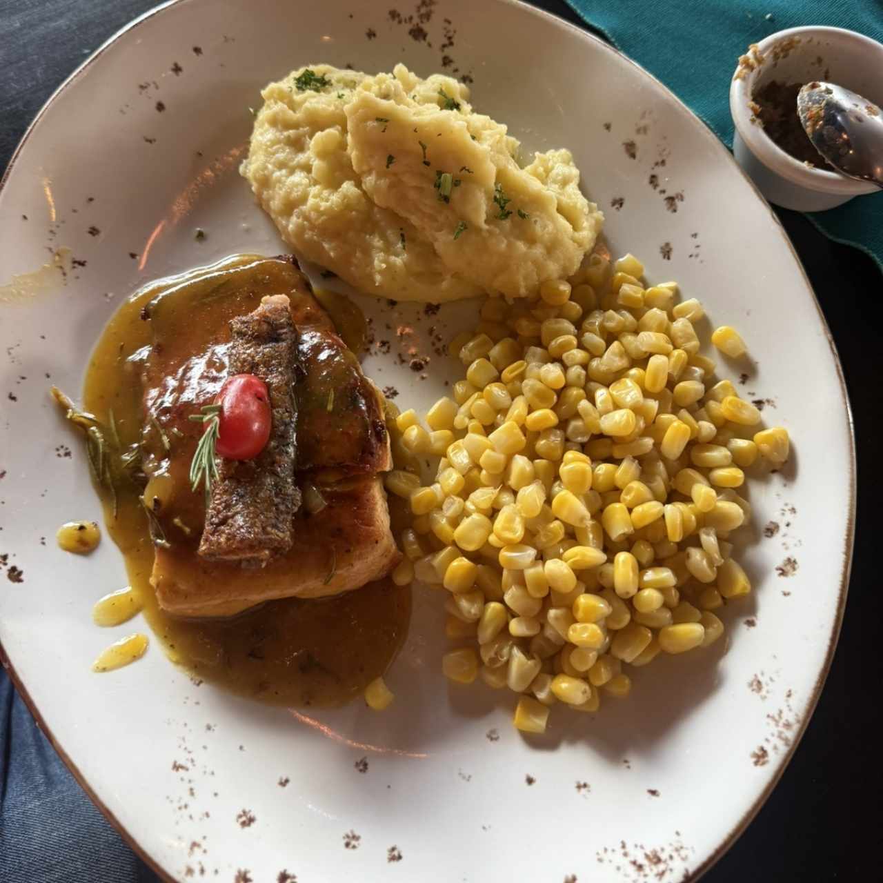 Salmón en Salsa de Maracuyá (8Oz)