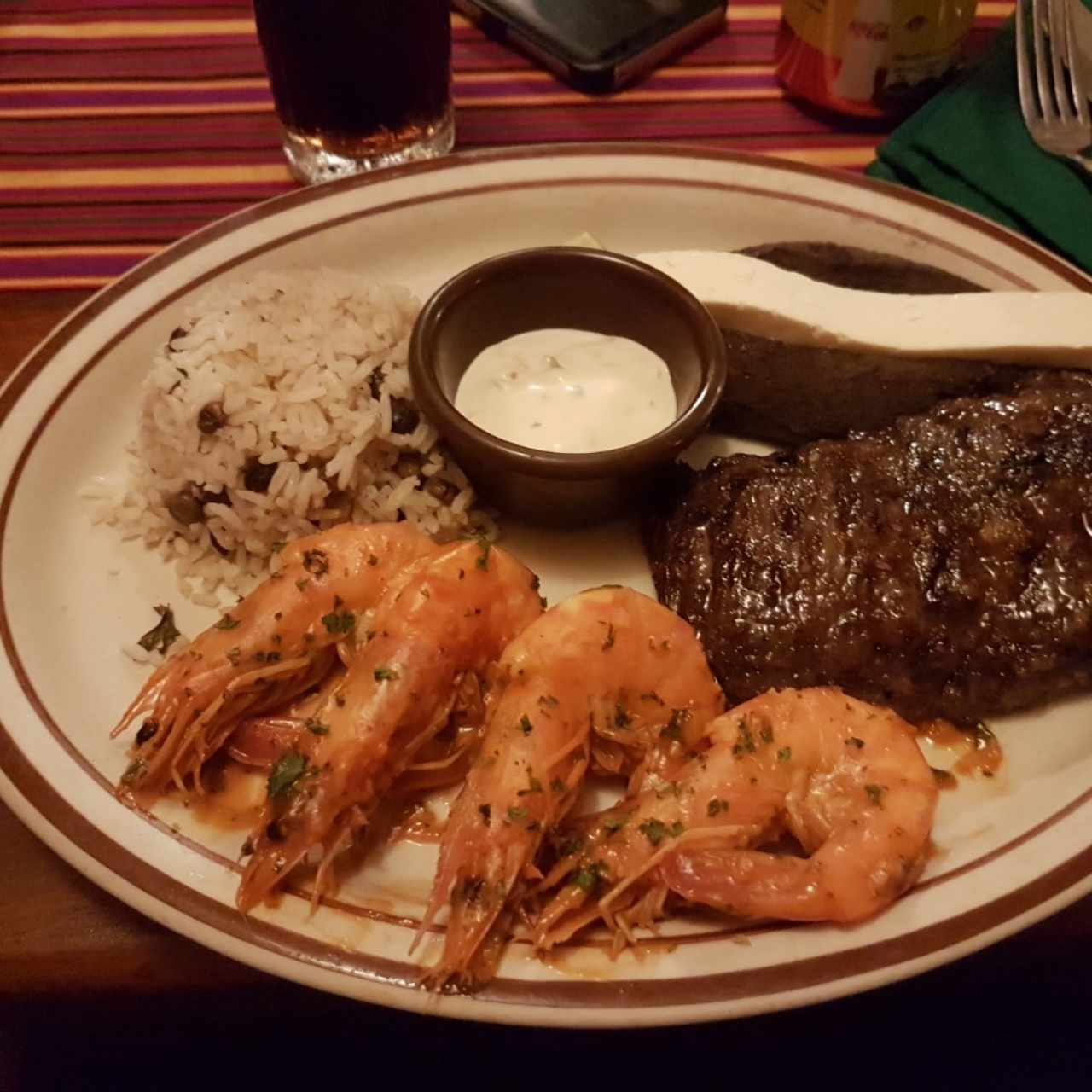 Platos Mixtos (Entraña y camarones al ajillo)