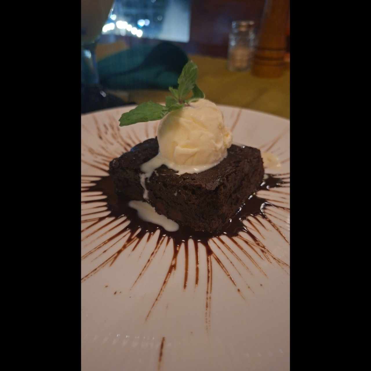 Postres - Brownie con helado