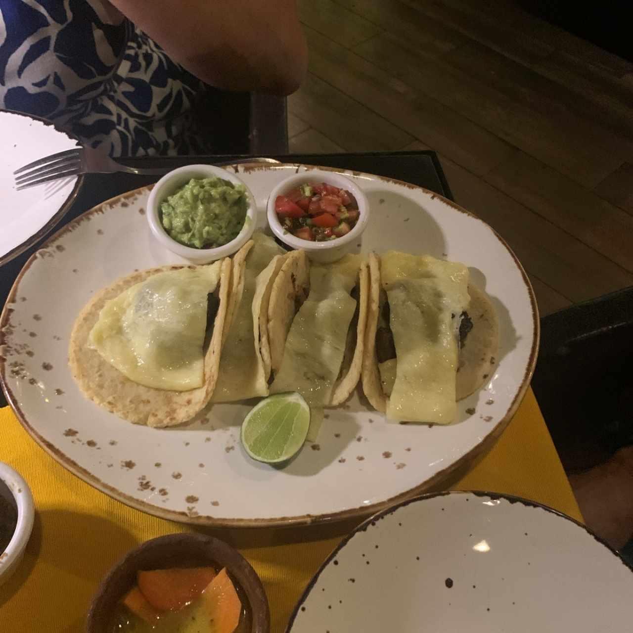 Tacos de Res, Pollo, Cochinita Pibil, al Pastor o Mixtos