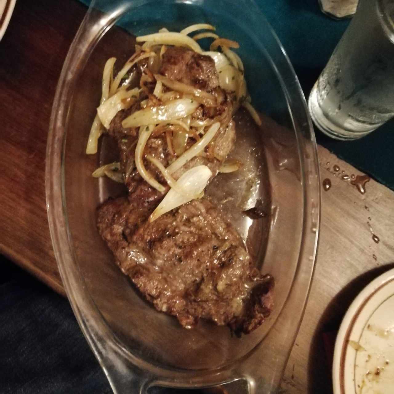 filete de res encebollado