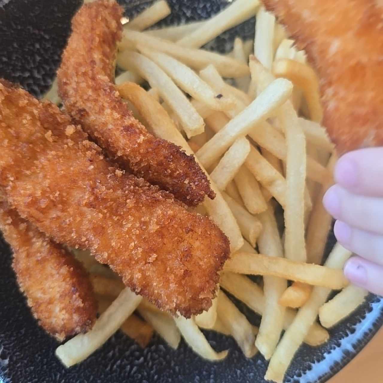 Menú Infantil - Deditos de Pollo