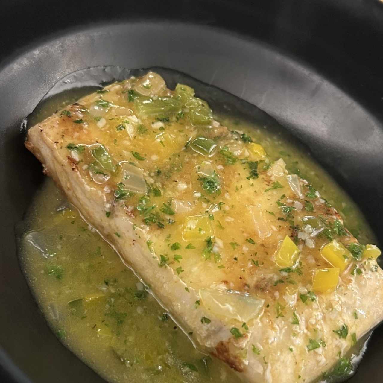 Pescados - Corvina al ajillo